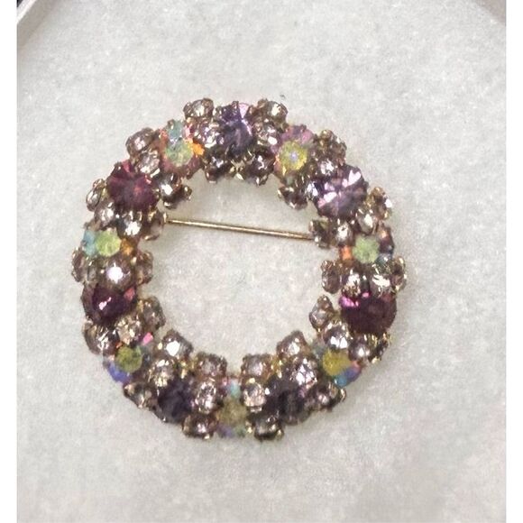 Vintage Aurora Borealis grape Lavendar Rhinestone Brooch Pin Circle Wreath Gold - Picture 1 of 6